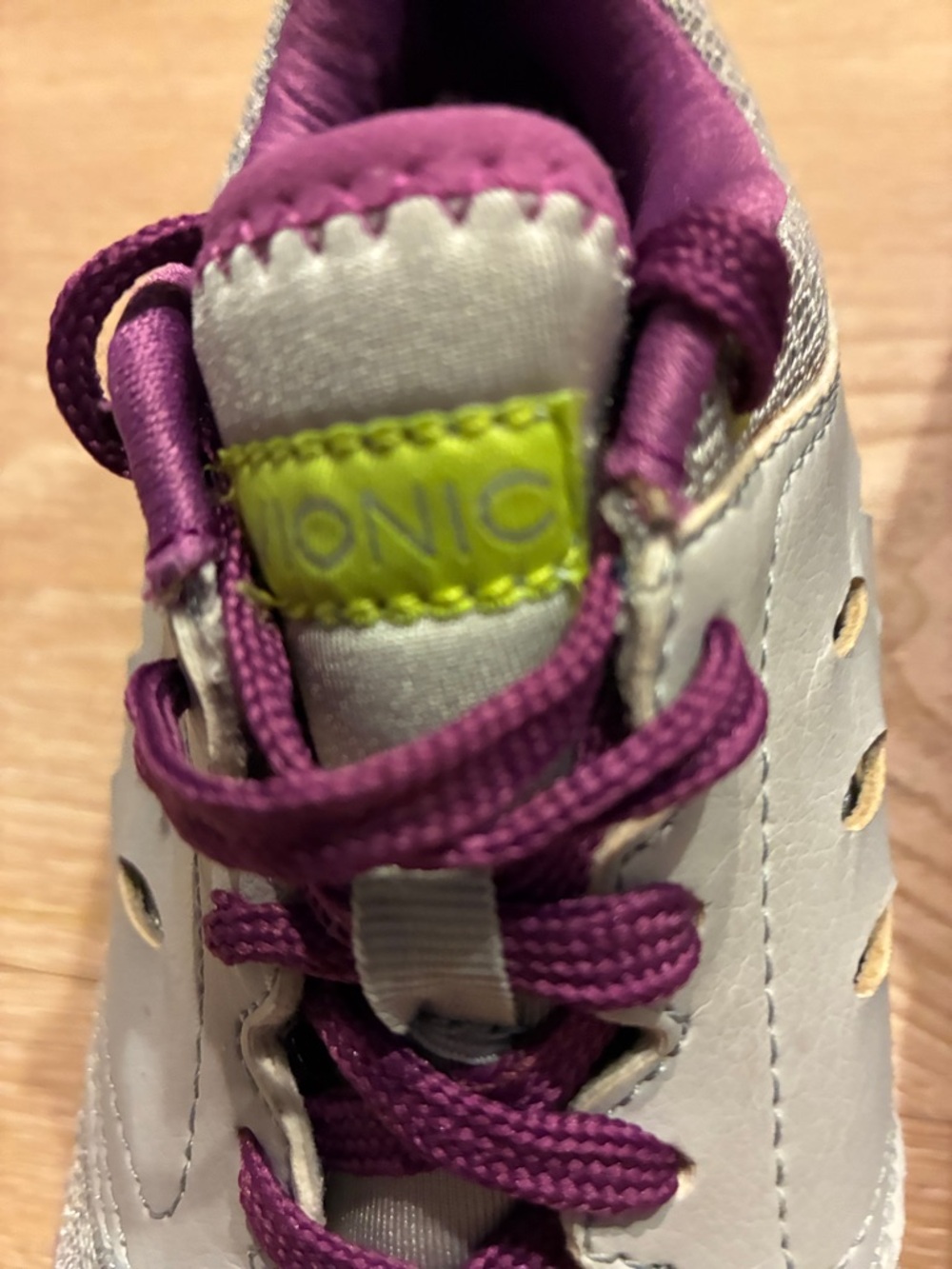 Women’s Vionic Gray Athletic Sneakers 1st Ray Technology Purple Accents Size 7. - Picture 3 of 11
